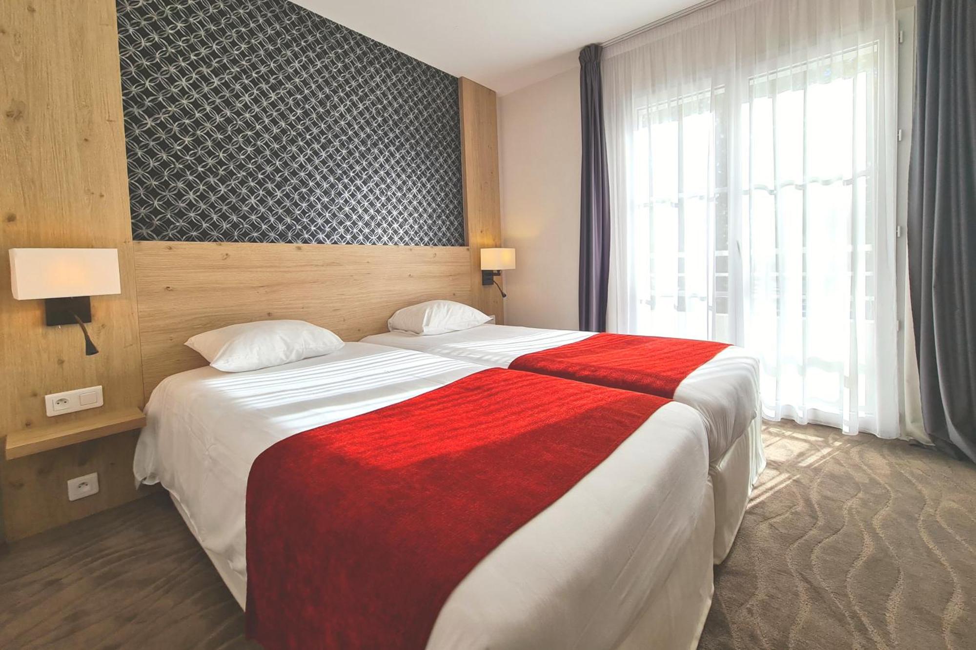 กีริอ๊าด วาน ซองทร์-วีล Hotel วานส์ ภายนอก รูปภาพ